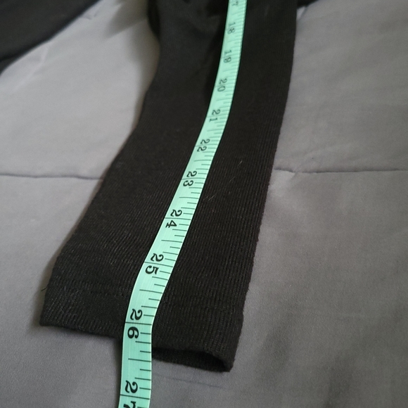 HYFVE | Cute Black Puff Sleeve Sweater (SIZE M) - Picture 10 of 10